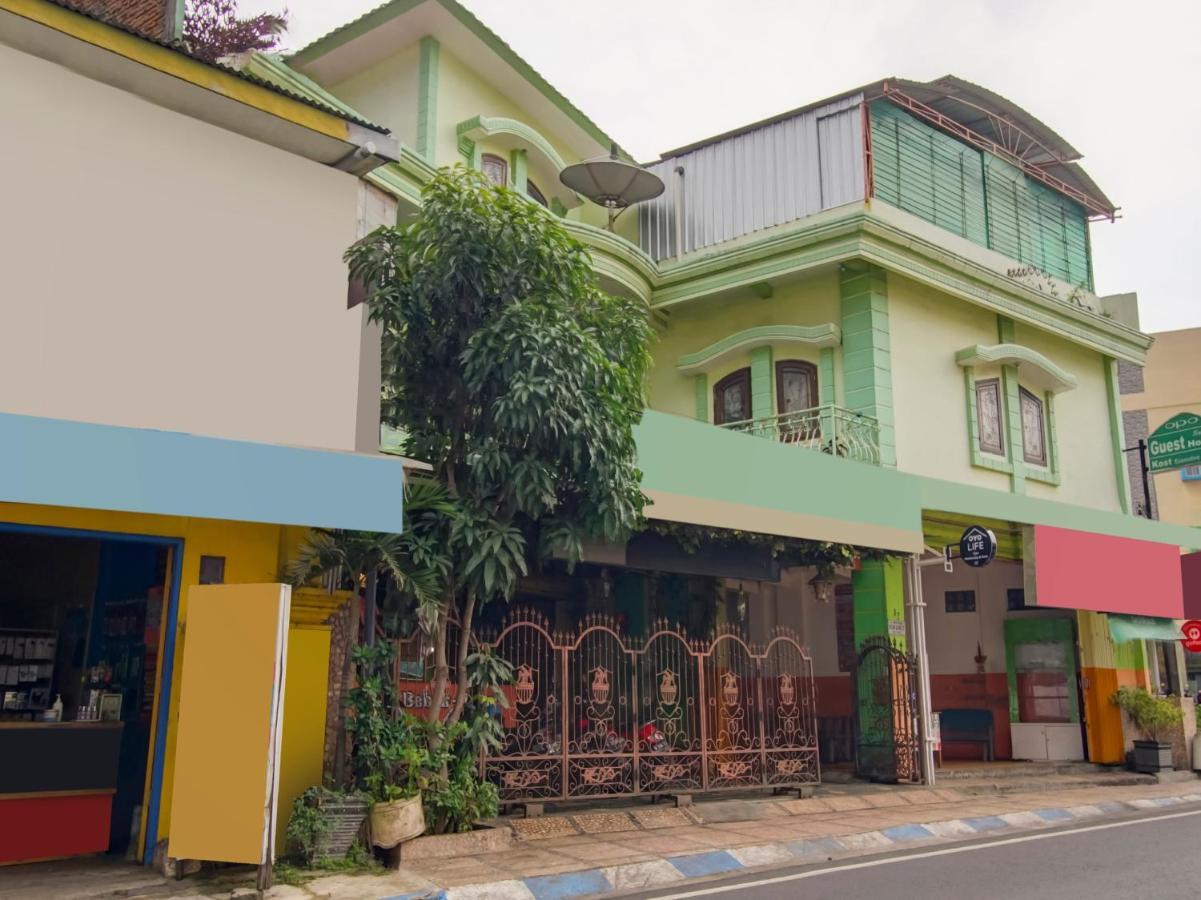 Oyo Life 3103 Opo Homestay & Kost Malang Exteriér fotografie
