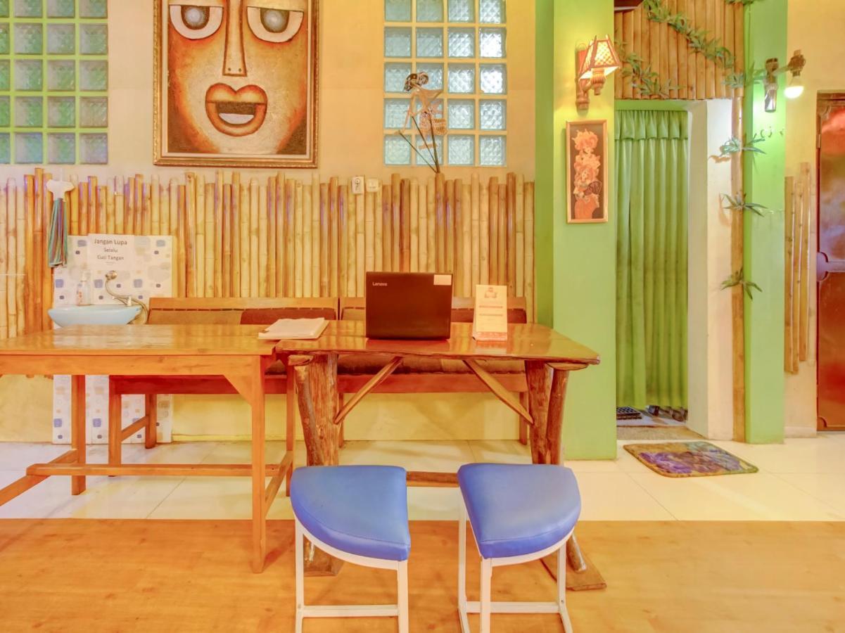 Oyo Life 3103 Opo Homestay & Kost Malang Exteriér fotografie