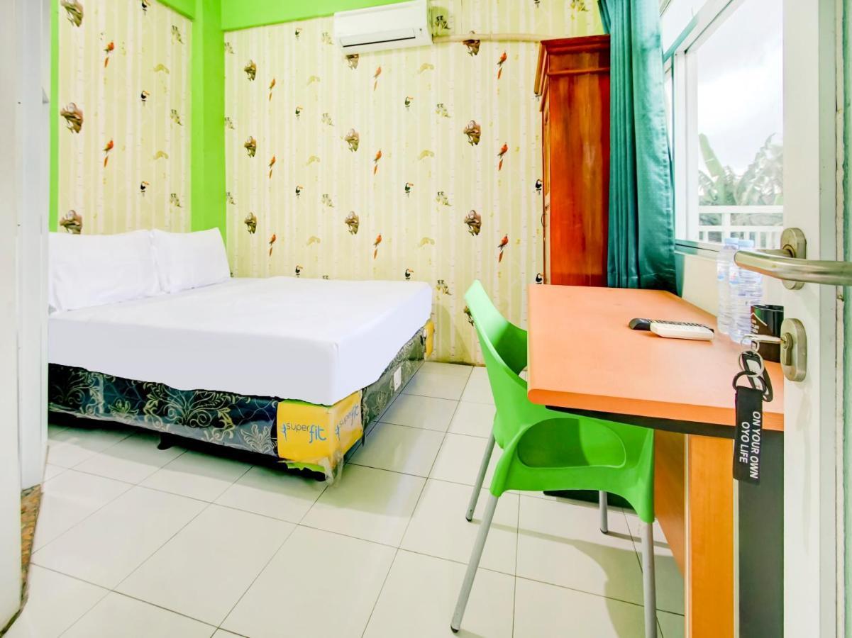 Oyo Life 3103 Opo Homestay & Kost Malang Exteriér fotografie