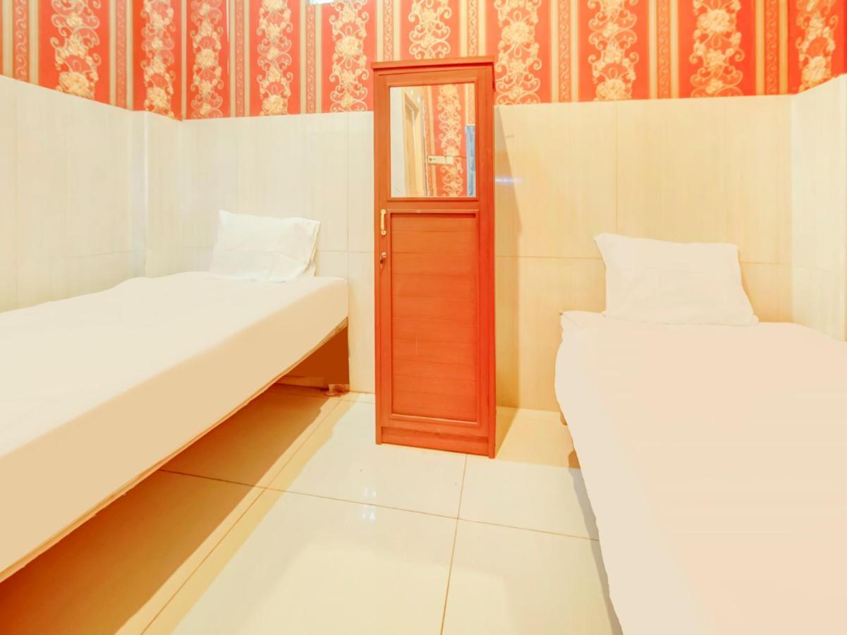 Oyo Life 3103 Opo Homestay & Kost Malang Exteriér fotografie