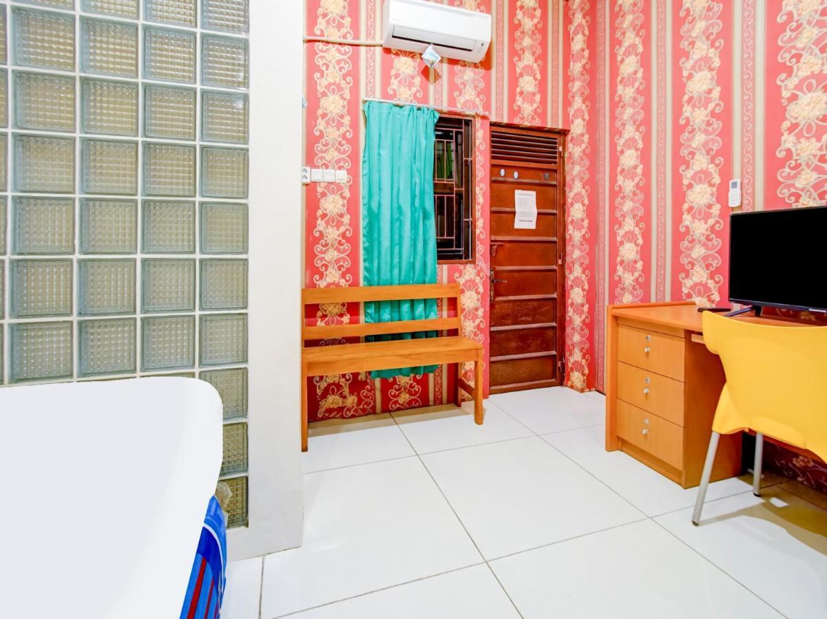 Oyo Life 3103 Opo Homestay & Kost Malang Exteriér fotografie