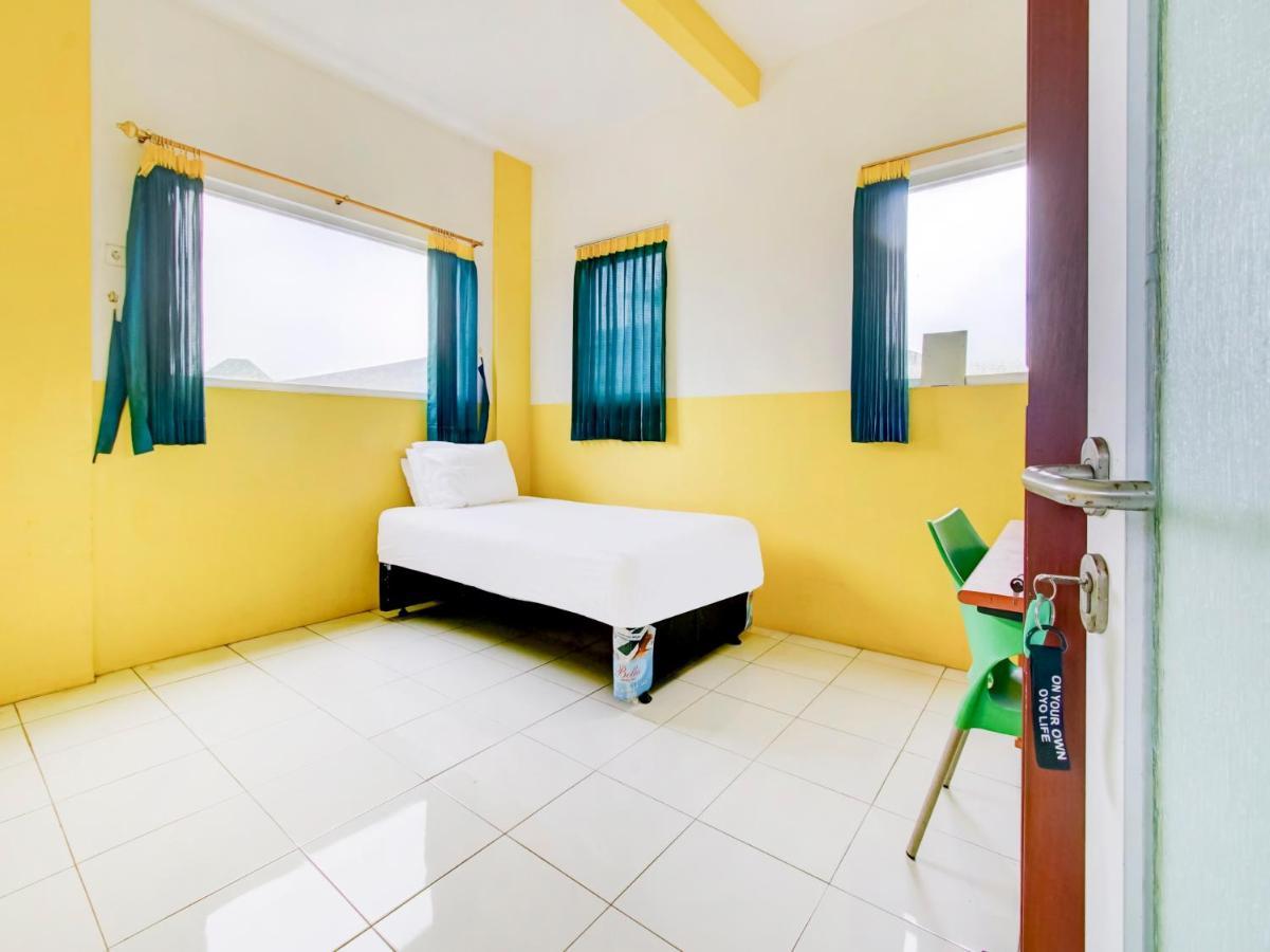 Oyo Life 3103 Opo Homestay & Kost Malang Exteriér fotografie