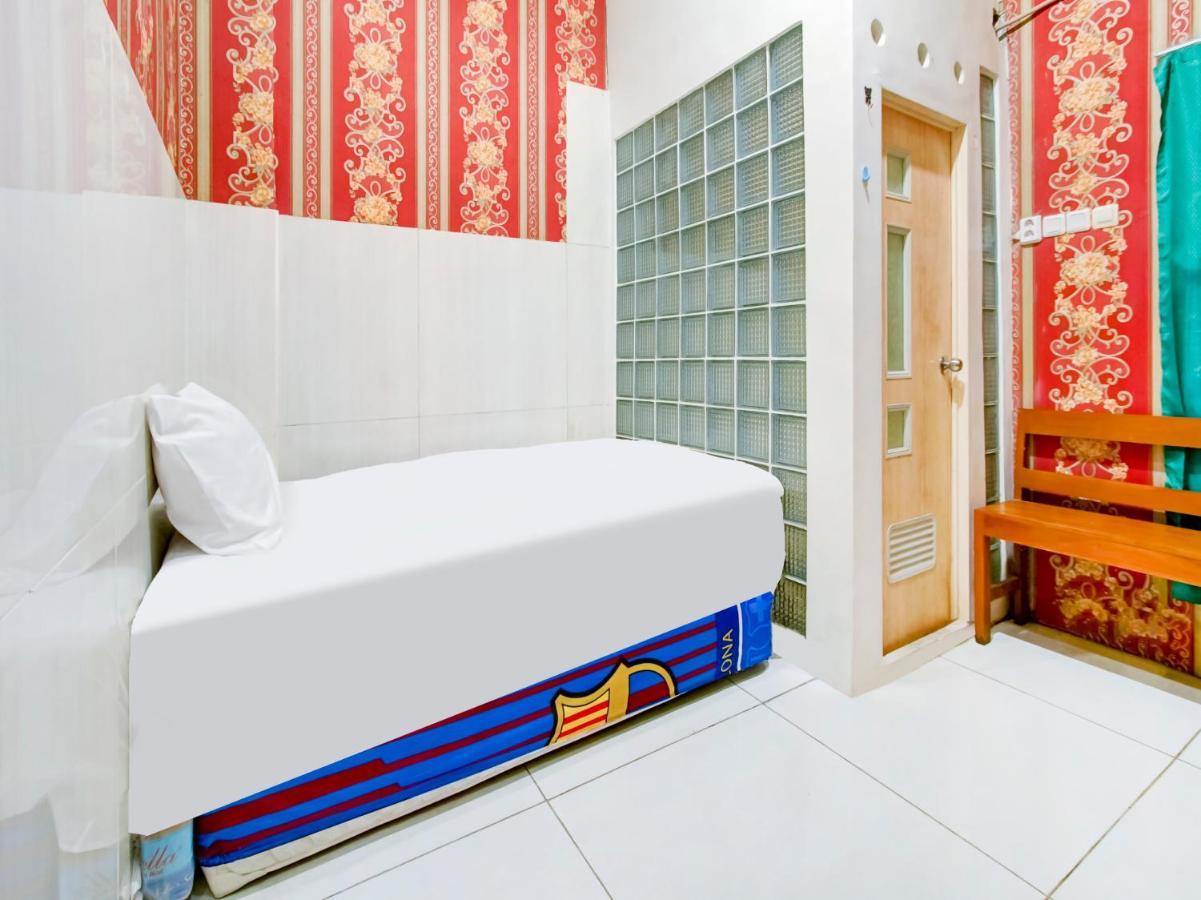 Oyo Life 3103 Opo Homestay & Kost Malang Exteriér fotografie