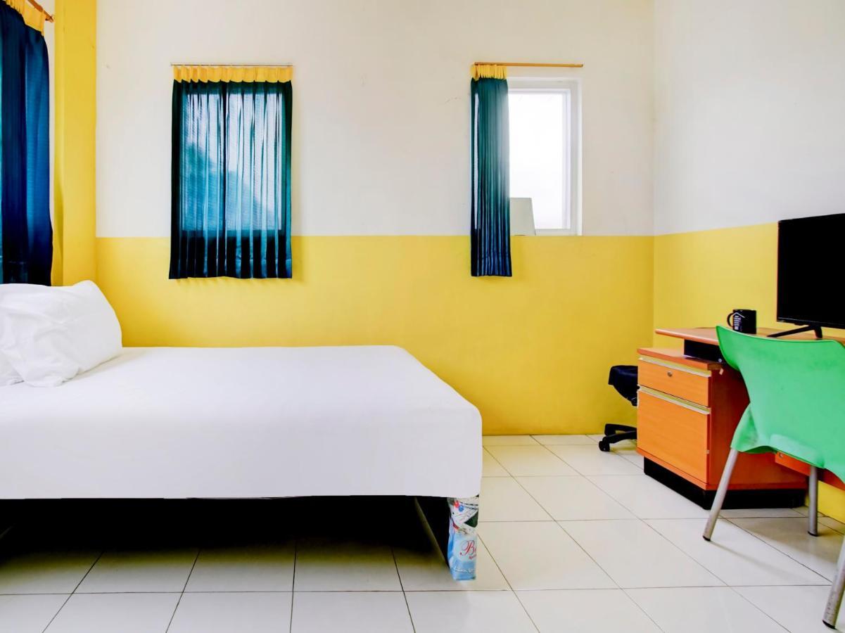 Oyo Life 3103 Opo Homestay & Kost Malang Exteriér fotografie