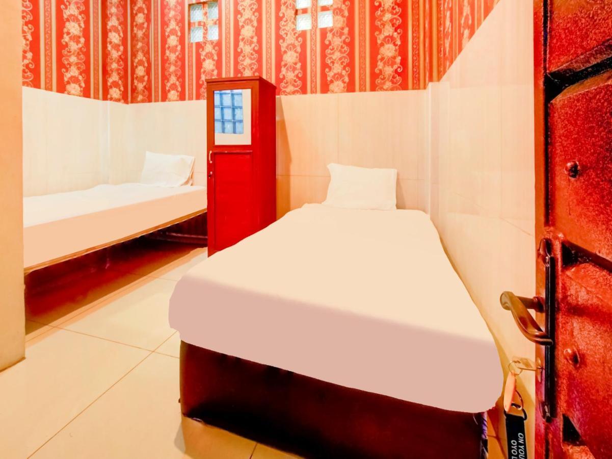 Oyo Life 3103 Opo Homestay & Kost Malang Exteriér fotografie